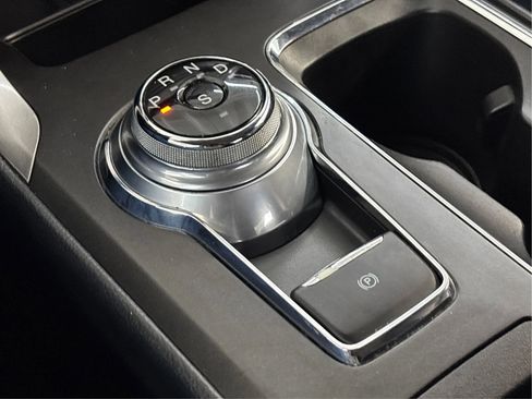 Used 2018 Ford Fusion SE w/ Fusion SE Technology Package image 47