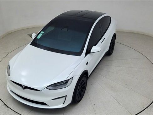 Used 2022 Tesla Model X image 75