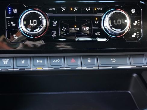 New 2026 GMC Sierra 2500 Denali Ultimate w/ Max Trailering Package image 17