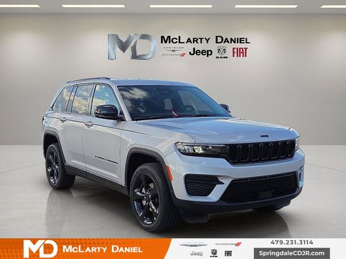 New 2025 Jeep Grand Cherokee Altitude AWD/4WD image 1