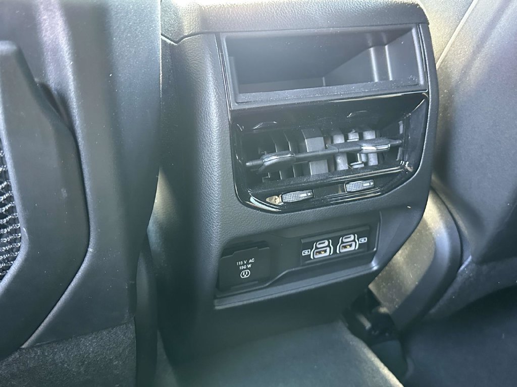 Used 2025 Jeep Grand Cherokee Laredo w/ Luxury Tech Group I AWD/4WD image 11