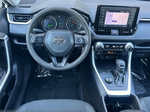 Used 2022 Toyota RAV4 LE image 11
