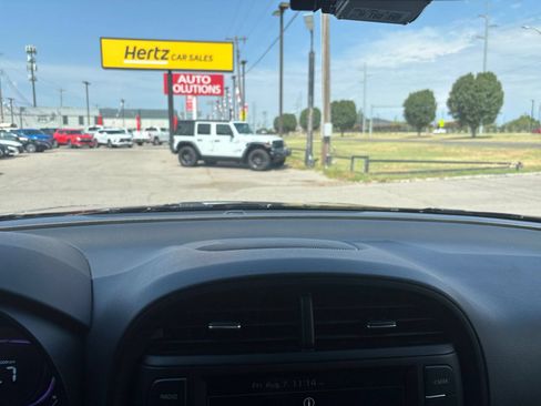Used 2025 Kia Soul LX w/ LX Technology Package FWD image 17
