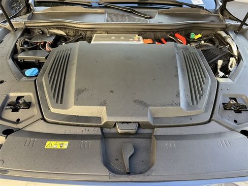 Used 2019 Audi e-tron Prestige w/ Prestige Package image 9