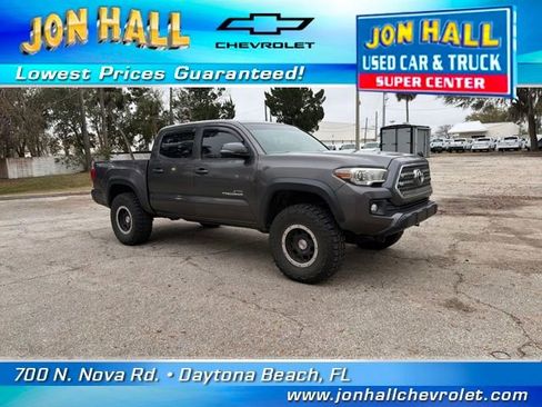 Used 2017 Toyota Tacoma TRD Off-Road w/ Premium & Technology Package image 17