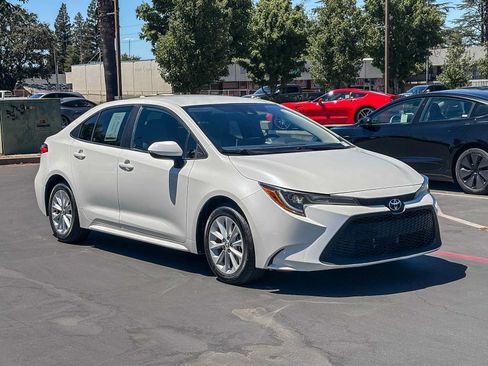 Used 2021 Toyota Corolla LE w/ LE Convenience Package FWD image 6