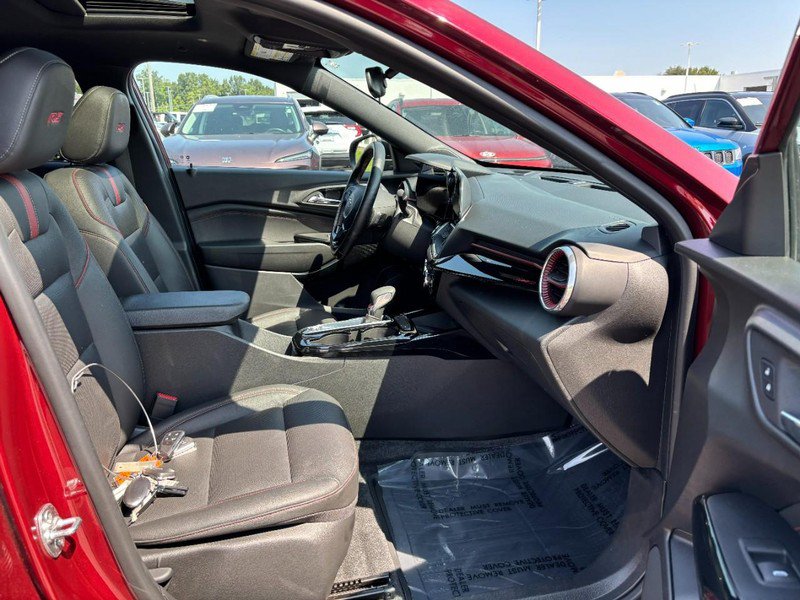 Used 2024 Chevrolet Trax RS w/ Sunroof Package FWD image 12
