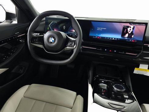 Certified 2025 BMW 530i xDrive image 21