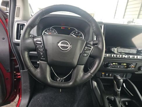 Certified 2025 Nissan Frontier SV w/ SV Convenience Package RWD image 5