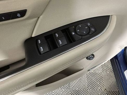 Used 2023 Buick Envision Avenir FWD image 11