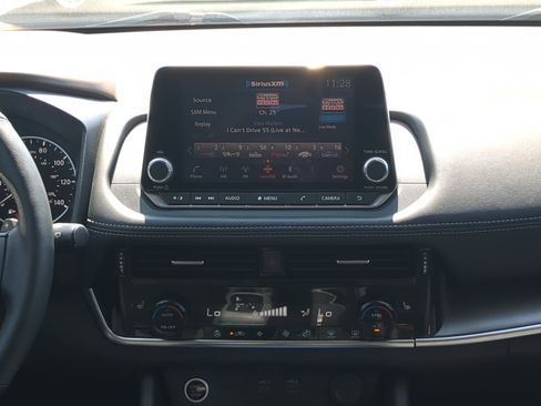 Used 2021 Nissan Rogue SV w/ Premium Package FWD image 16