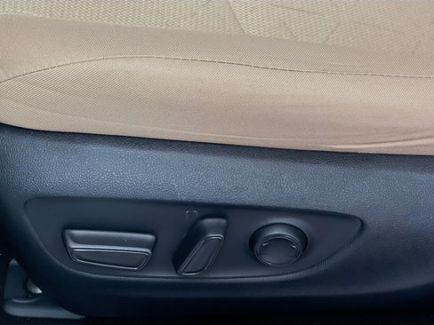 Used 2021 Toyota RAV4 XLE w/ Convenience Package image 15