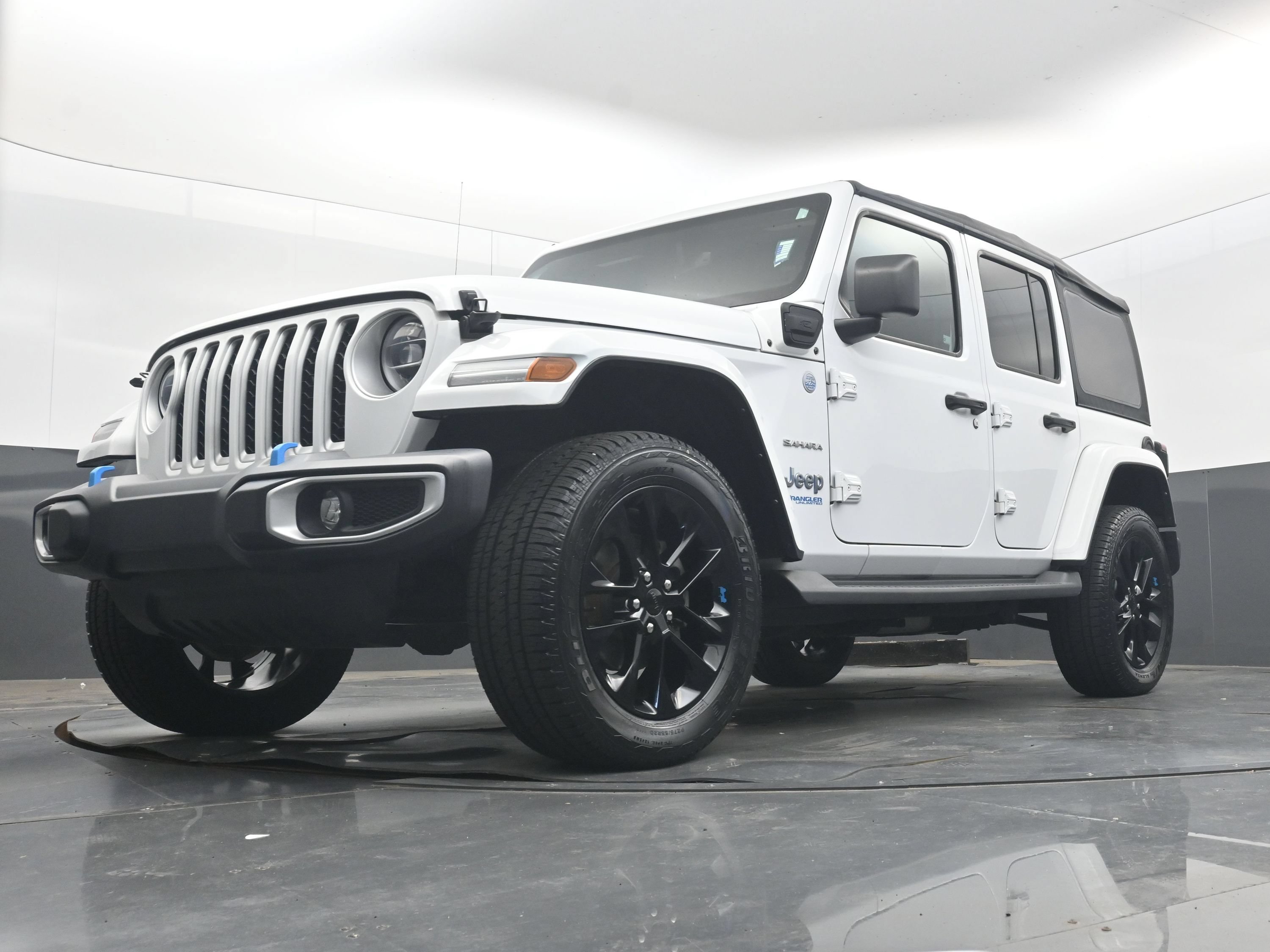 Used 2022 Jeep Wrangler Unlimited Sahara AWD/4WD image 13
