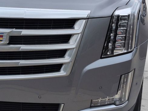 Used 2020 Cadillac Escalade Luxury image 13