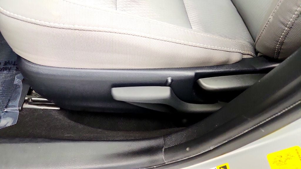 Used 2016 Toyota Corolla LE FWD image 11