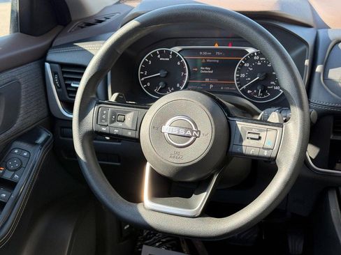 Used 2023 Nissan Rogue SV image 12