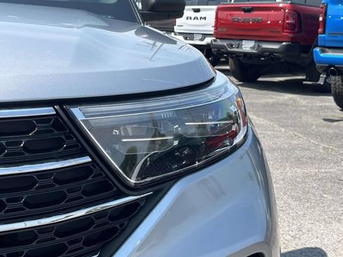 Used 2020 Ford Explorer XLT w/ Equipment Group 202A AWD/4WD image 9