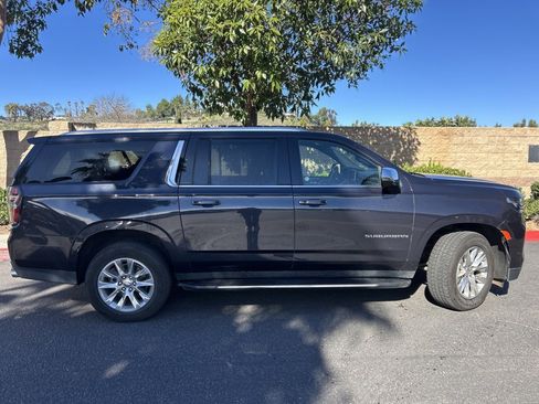 Used 2023 Chevrolet Suburban Premier image 9