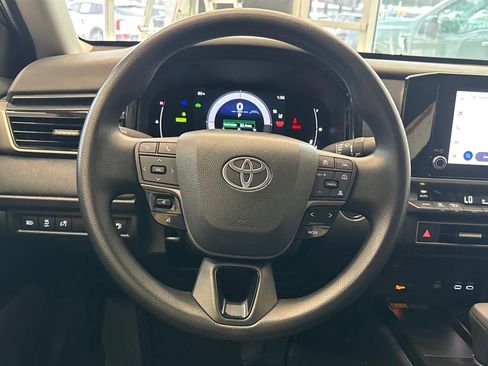 Used 2025 Toyota Camry LE image 17