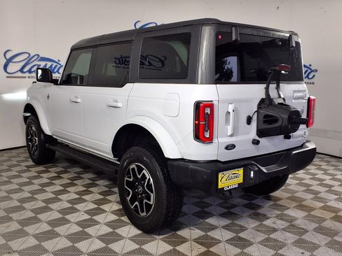 Used 2024 Ford Bronco Outer Banks image 2