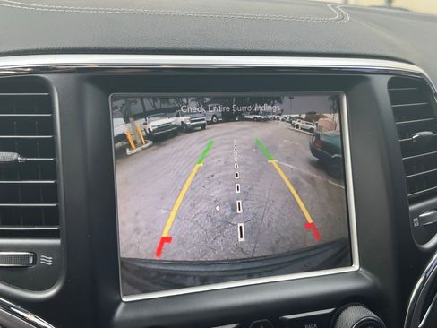 Used 2014 Jeep Grand Cherokee SRT image 25