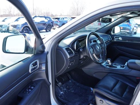 Used 2018 Jeep Grand Cherokee Overland image 14