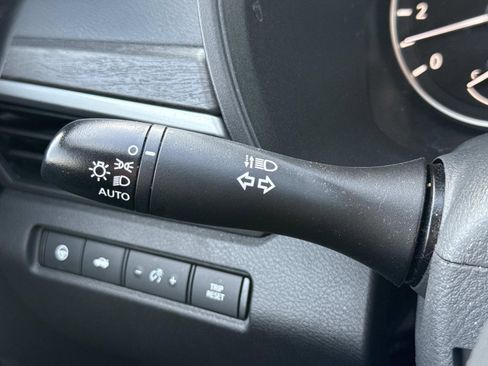 Used 2023 Nissan Altima 2.5 SV w/ SV Premium Package image 16