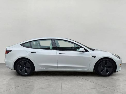 Used 2023 Tesla Model 3 Standard Range image 9