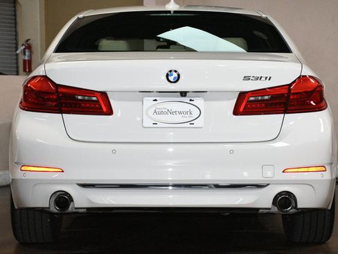 Used 2020 BMW 530i w/ Premium Package RWD image 2