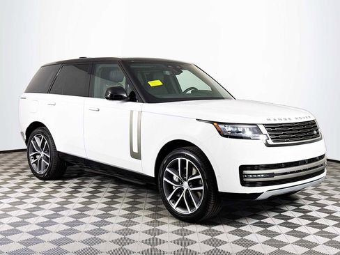 New 2025 Land Rover Range Rover SE image 3