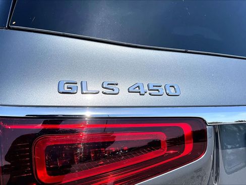 Used 2023 Mercedes-Benz GLS 450 4MATIC image 10