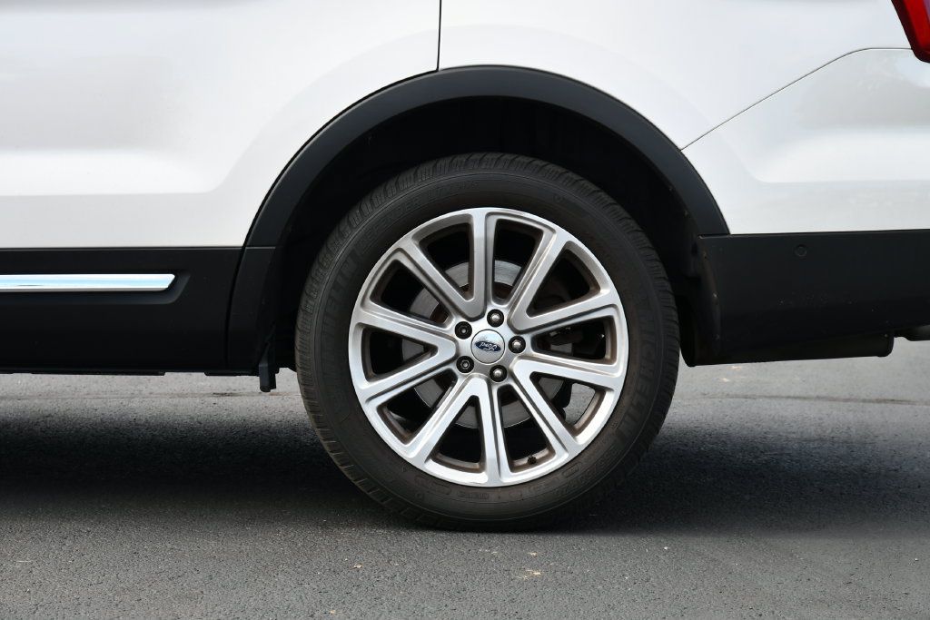 Used 2017 Ford Explorer Limited w/ Equipment Group 301A AWD/4WD image 11