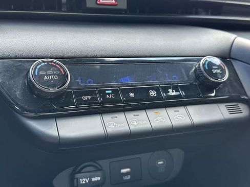 Used 2025 Hyundai Elantra Sport FWD image 20