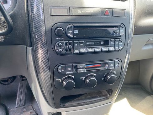 Used 2005 Dodge Grand Caravan SXT w/ Trailer Tow Prep Group FWD image 7