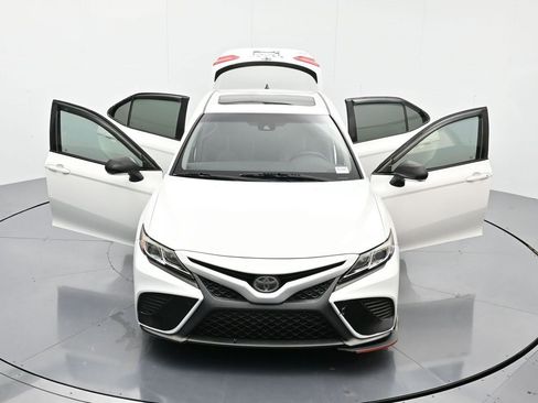 Used 2018 Toyota Camry SE w/ Moonroof Package image 48