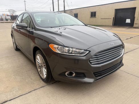 Used 2016 Ford Fusion SE w/ Equipment Group 202A image 3