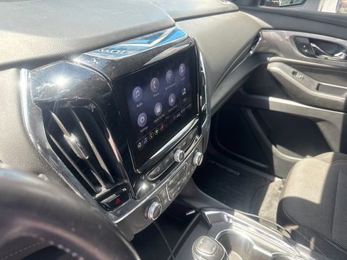 Used 2020 Chevrolet Traverse LT FWD image 14