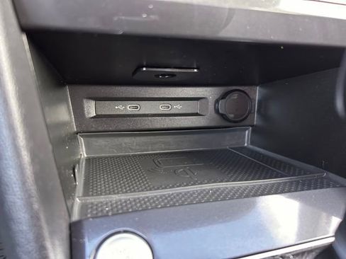 Used 2024 Volkswagen Tiguan SE image 20