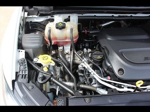 Used 2022 Chrysler Pacifica Touring-L FWD image 35