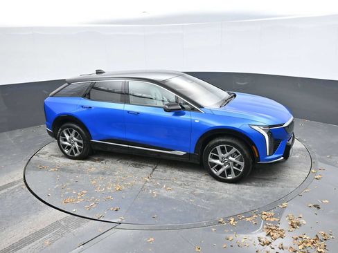 New 2026 Cadillac Optiq Luxury 1 image 34