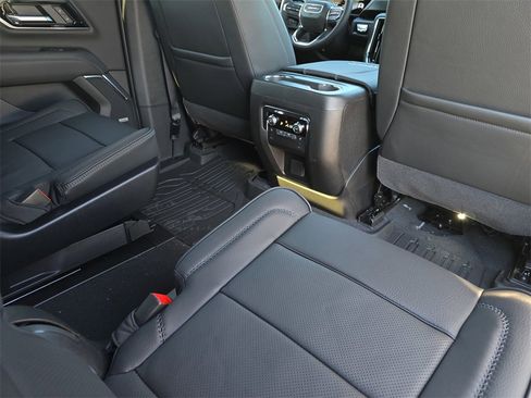 New 2026 GMC Yukon Denali w/ Sun & Power Step Package image 11