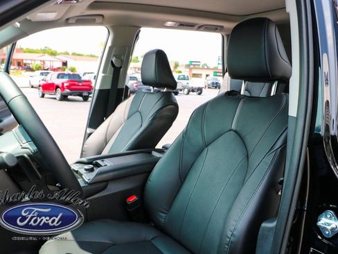 Used 2024 Toyota Grand Highlander AWD image 11