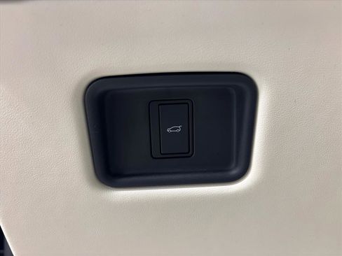 Used 2023 Land Rover Range Rover SE image 22