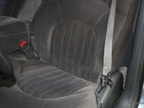 Used 2005 Pontiac Bonneville SE image 15