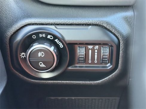 Used 2021 Jeep Gladiator Sport image 24