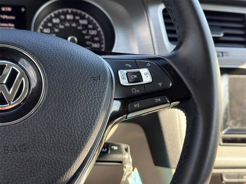Used 2015 Volkswagen Golf S image 17