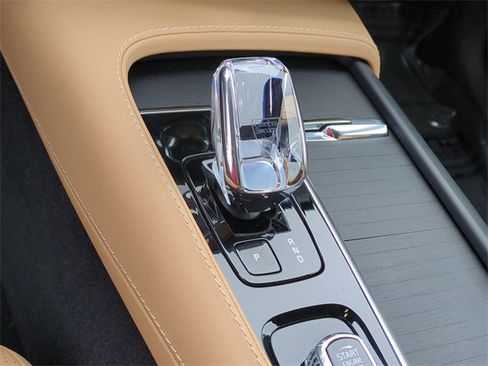 Used 2024 Volvo XC90 T8 Ultimate image 13