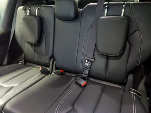 Used 2021 Chrysler Pacifica Touring-L w/ S Appearance Package image 12