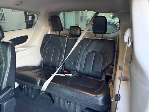 Used 2020 Chrysler Voyager Lxi image 26