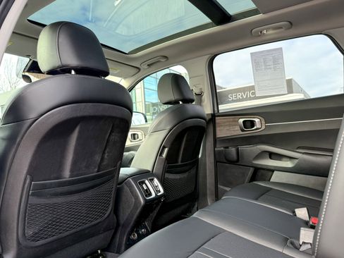 Used 2023 Kia Sorento S w/ Panoramic Sunroof Package image 39